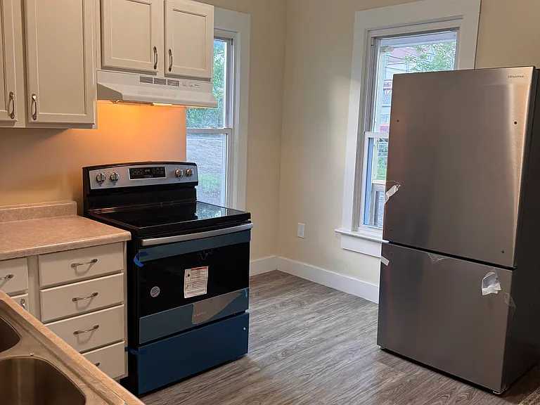 742 Charlotte St — Photo 16