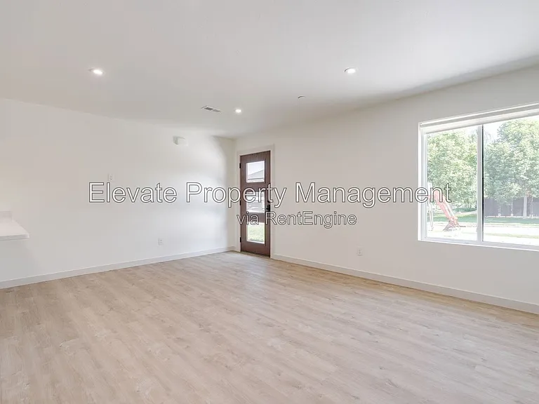 844 NW 43rd St #102 — Photo 5
