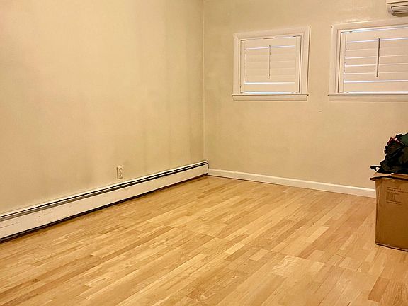 4th image of 12 Hardy Pl #1