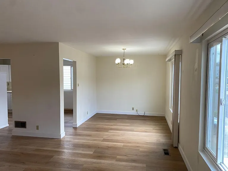 81 Camelot Ct — Photo 6