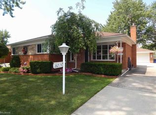 26715 Newport Ave, Warren, MI 48089