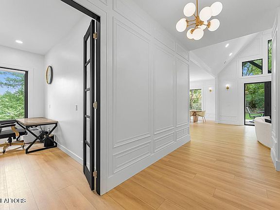 3rd image of 2188 Lakeview Rd