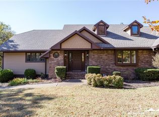 2755 N Sherwood Ln, Fayetteville, AR 72703