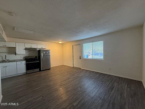 5th image of 801 E SIESTA Drive