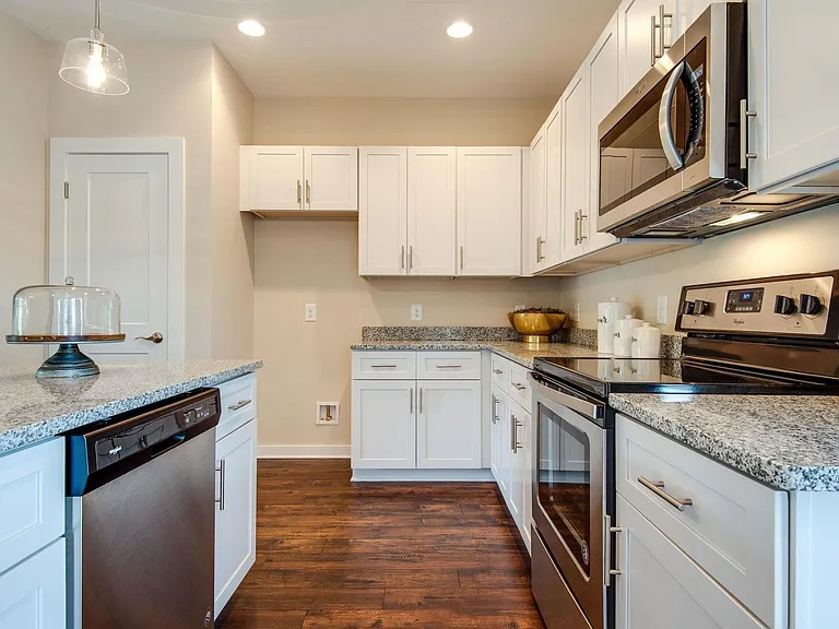 2406 Danilynn Dr — Photo 8