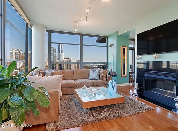 2nd image of 1600 S Prairie Ave #1804