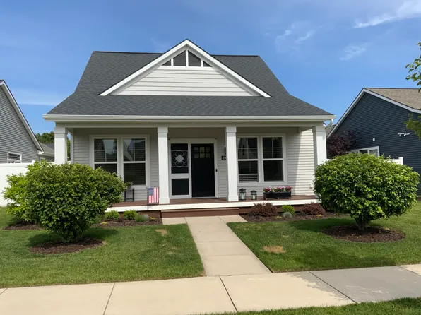 6940 E Cottage Ln, Rockford, MI 49341