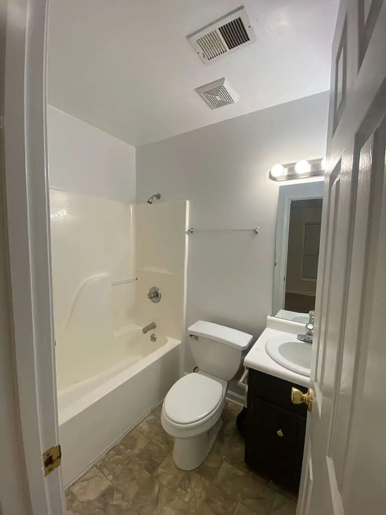 2 bed, 900 sqft, $1,250 — Photo 4