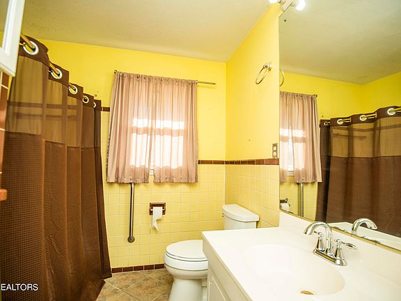 4th image of 204 Brancroff Cir