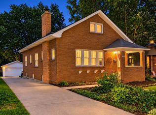 20 S Julian St, Naperville, IL 60540