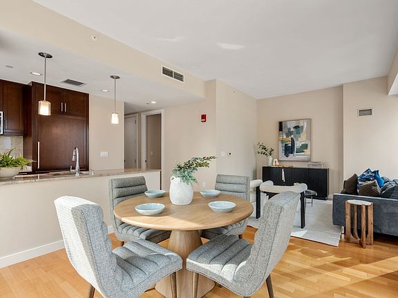5th image of 400 Stuart St #16B