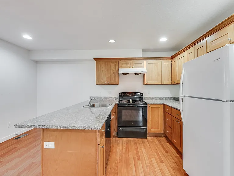 1158 SE Oak St — Photo 5