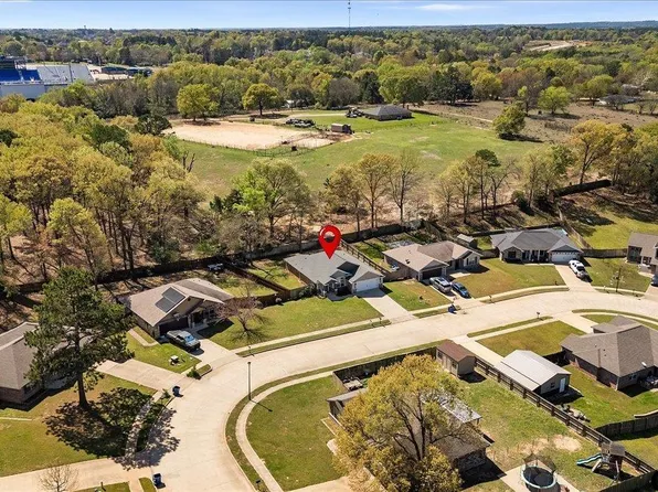 307 Mission Crest Cir, Lindale, TX 75771