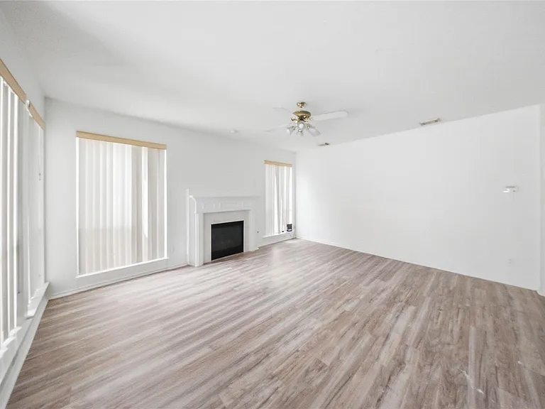 2415 Mills Creek Dr — Photo 8