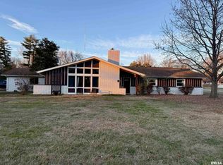 2 Pinewood Dr, Carbondale, IL 62901