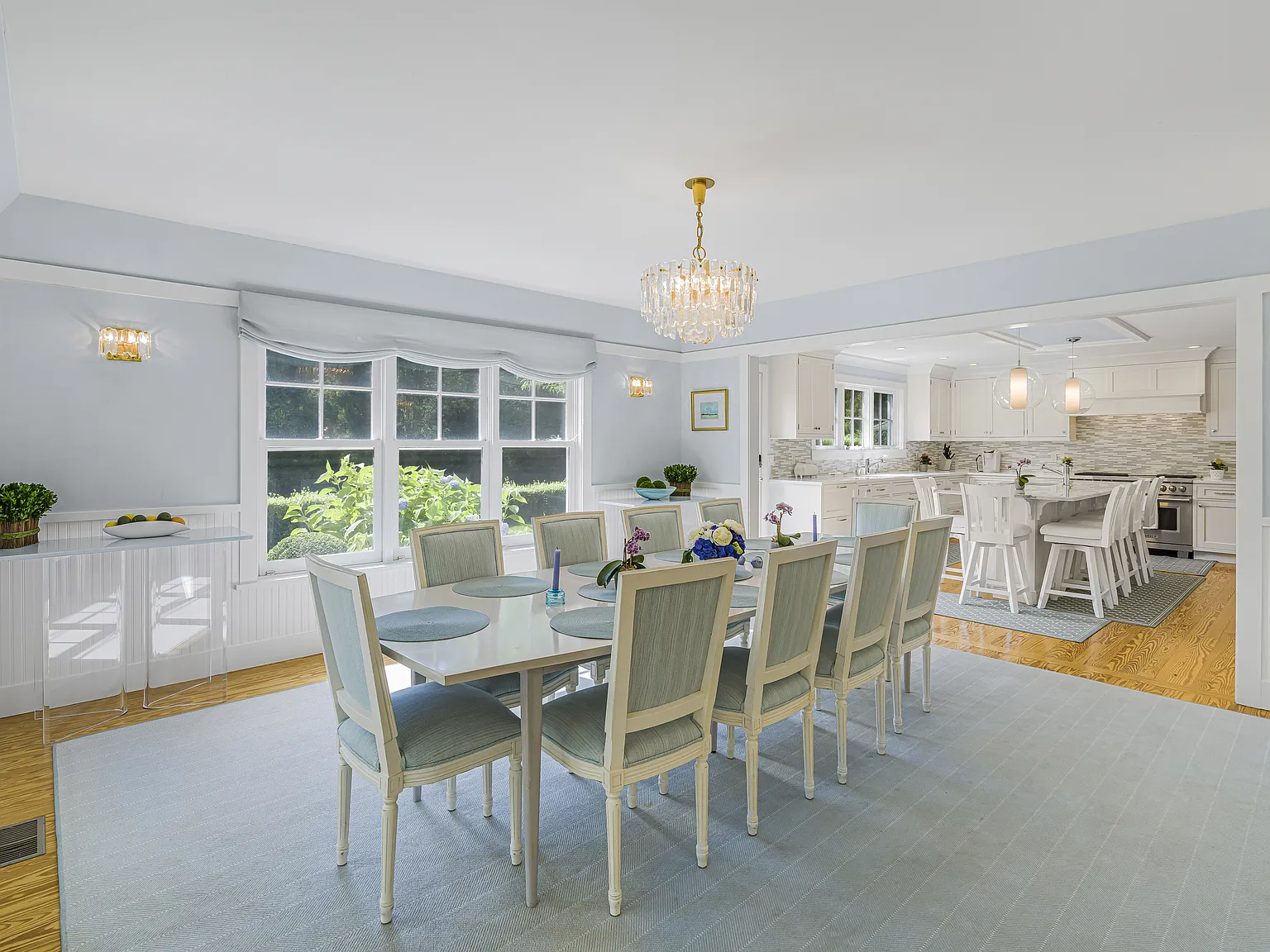 Southampton Village Estate With Tennis — Photo 4
