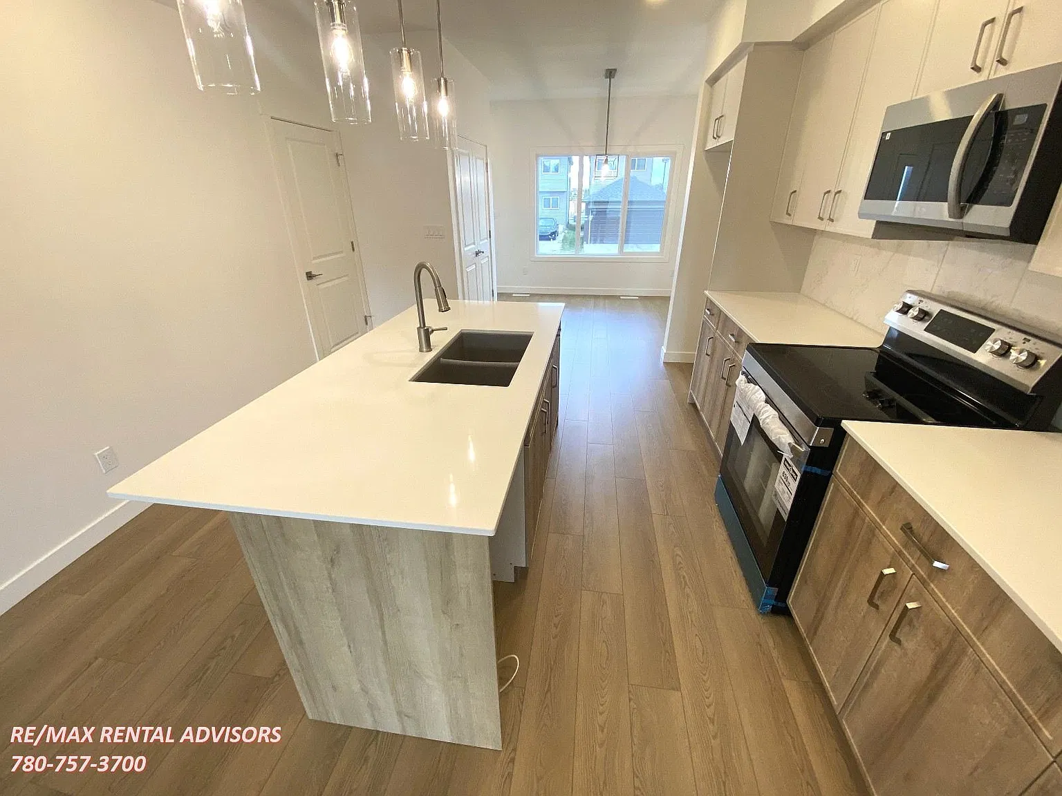 UPPER 1048 14 Avenue Northwest — Photo 3