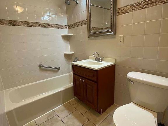 5th image of 455 W 50th St #A18