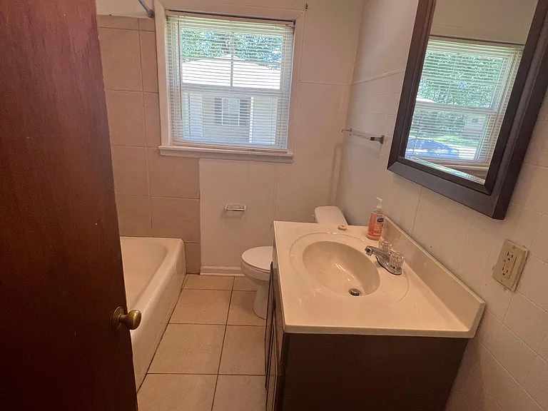 1002 E River Ave — Photo 13