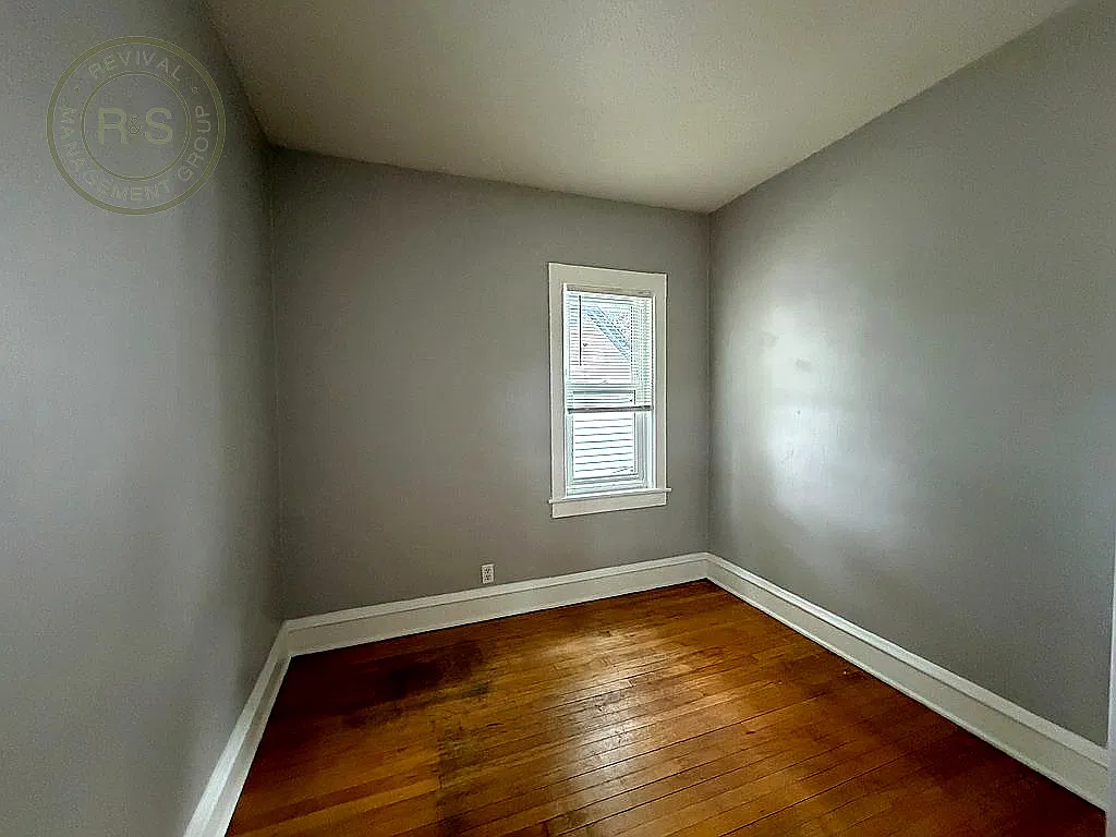 2 bed, 1100 sqft, $1,600 — Photo 4