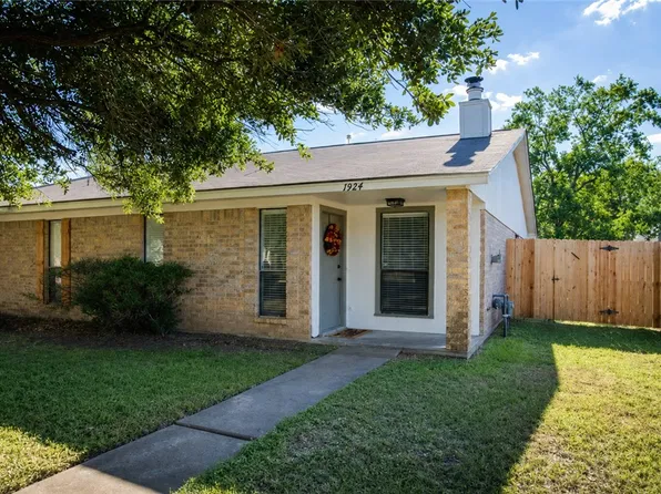 1924 Holleman Dr W, College Station, TX 77840
