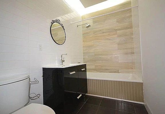 5th image of 950 Willoughby Ave #202