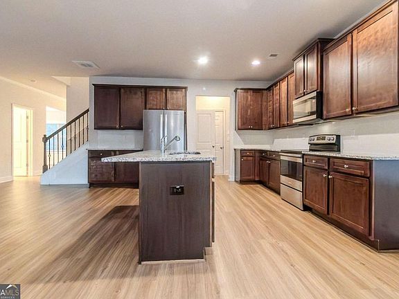 4th image of 255 Dublin Way