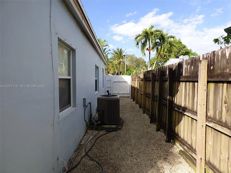 2148 NE 182nd St — Photo 35