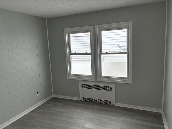 4th image of 27 Illinois Ave