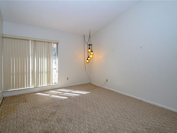 4th image of 15807 Wheatfield Pl