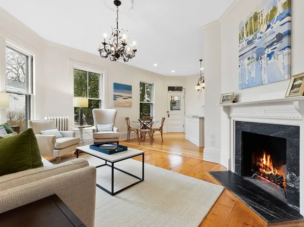 220 High St APT 1, Newburyport, MA 01950