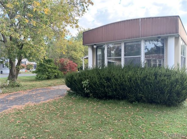 1076 Wish Cir, East Aurora, NY 14052