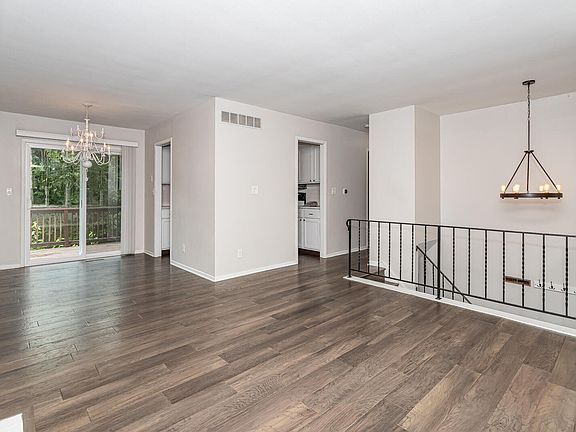 5th image of 3471 Southdale Dr
