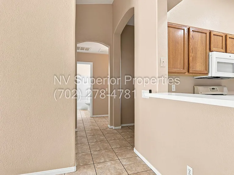 3876 Waynesvill St — Photo 6