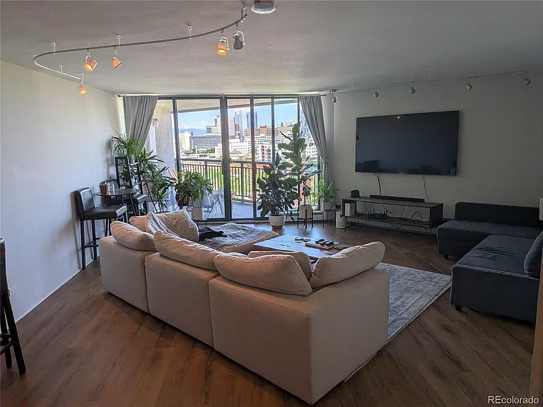 550 E 12th Ave #1008 — Photo 7