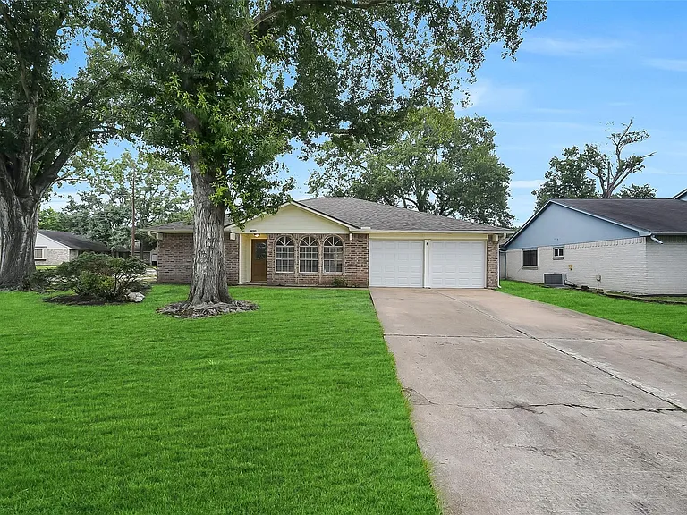 13618 Piney Oaks Dr — Photo 1
