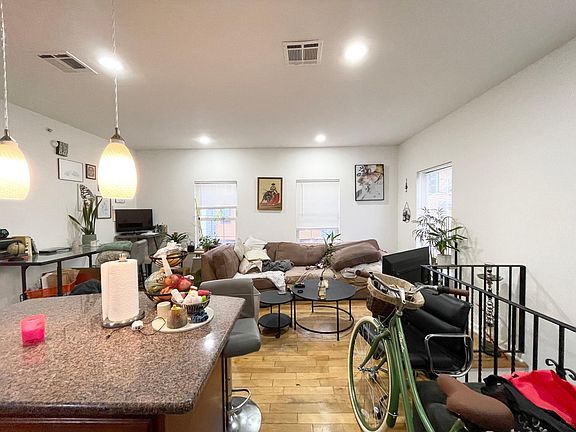 3rd image of 1218 N Hope St #2F
