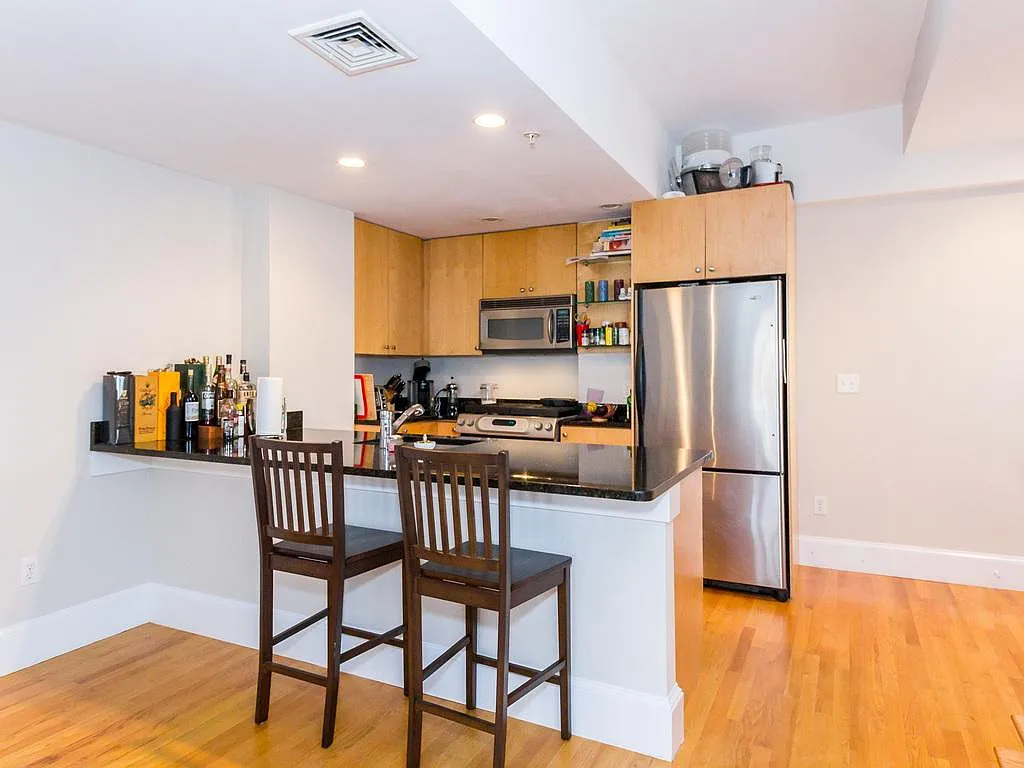 2 bed, 1220 sqft, $5,000 — Photo 3