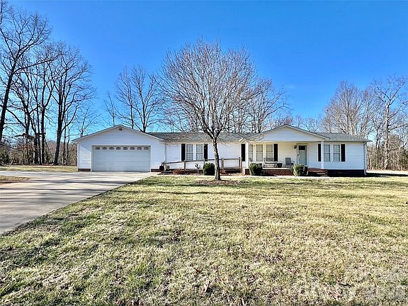 2nd image of 214 Heritage Cir
