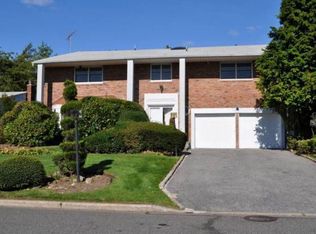 228 Juniper Cir S, Lawrence, NY 11559