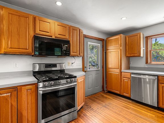 2nd image of 28 Pleasant St