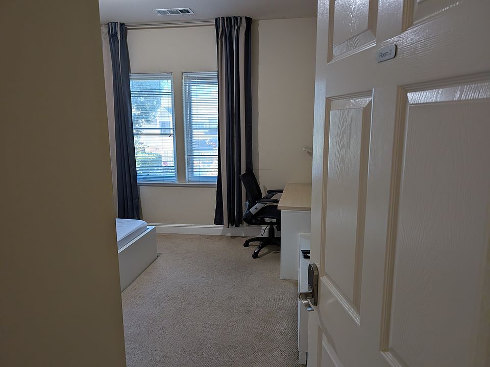 1st image of 10030 Orange Ave Room 2