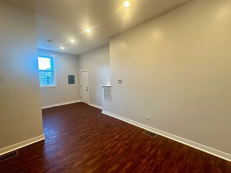 2942 W Montrose Ave #2944-1 — Photo 9