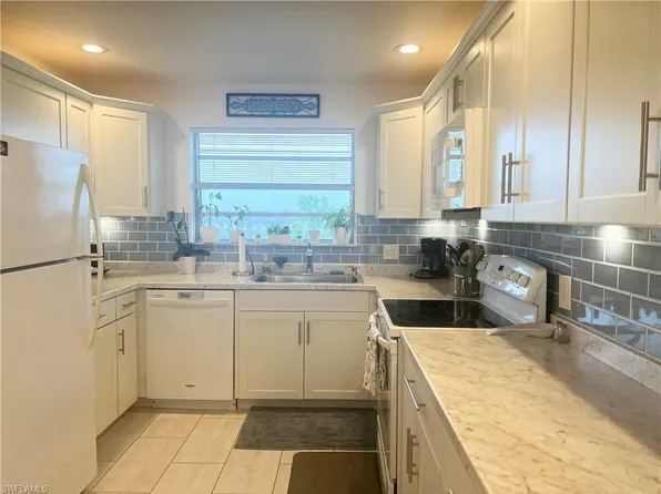 4372 27th Ct SW APT 403, Naples, FL 34116