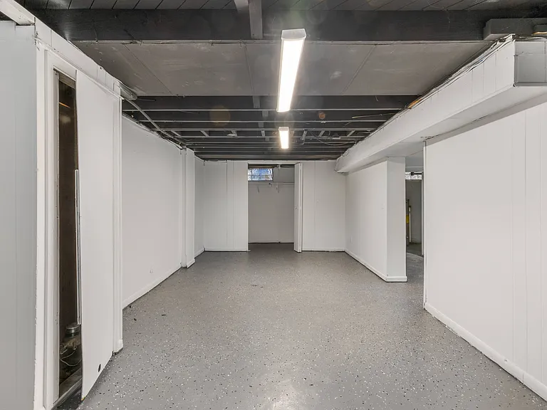 25477 Hopkins St — Photo 15