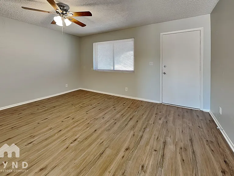 10716 N Arapaho Dr — Photo 4