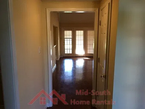 4 bed, 3.0 bath, 2573 sqft, $2,250 — Photo 3