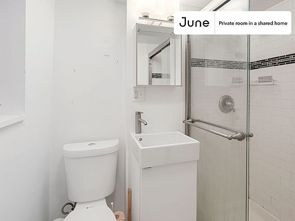 4th image of 530 Ingraham St NE #1-A