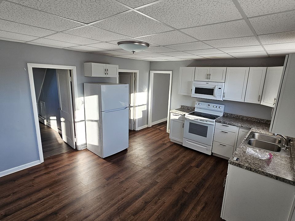 Entry into the kitchen