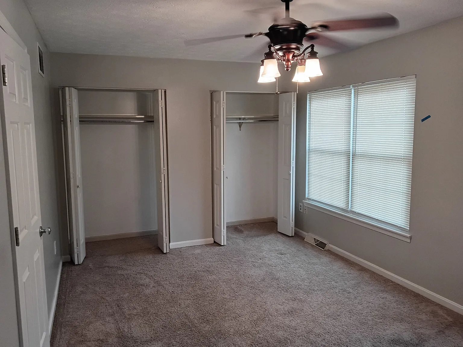 1 bed, 1.5 bath, 1216 sqft, $1,000 — Photo 3